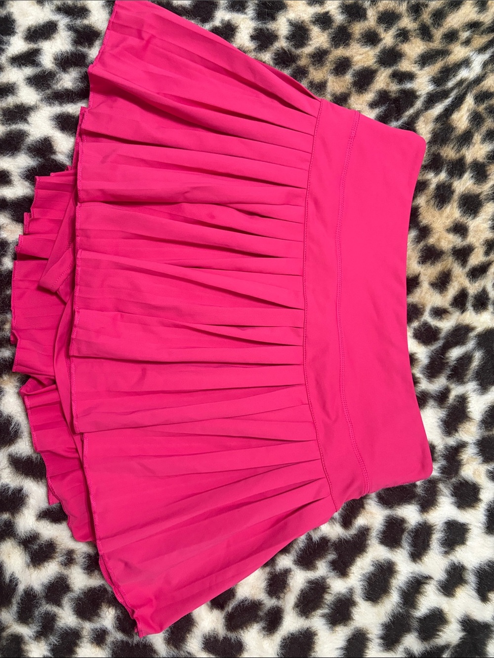 🩷 CUTE HOT PINK GOLD HINGE SKIRT